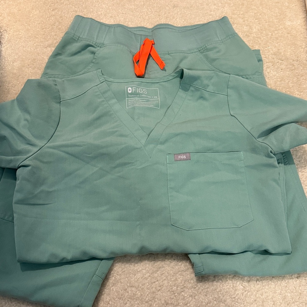 Figs Aqua Scrub Set with Bright Orange Accent